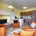 Yellow View By Halldis Apartman Gera Lario
