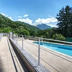 Yellow View By Halldis Apartman Gera Lario