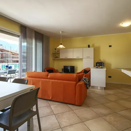 Yellow View By Halldis Apartamento Gera Lario