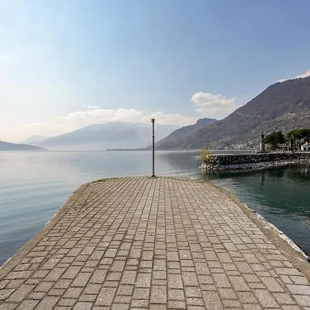Yellow View By Halldis Apartamento Gera Lario